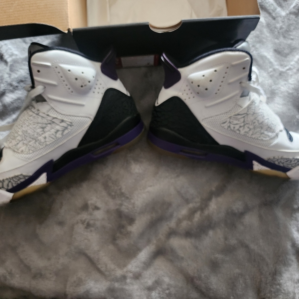 Jordan True Flights - Picture 3 of 5